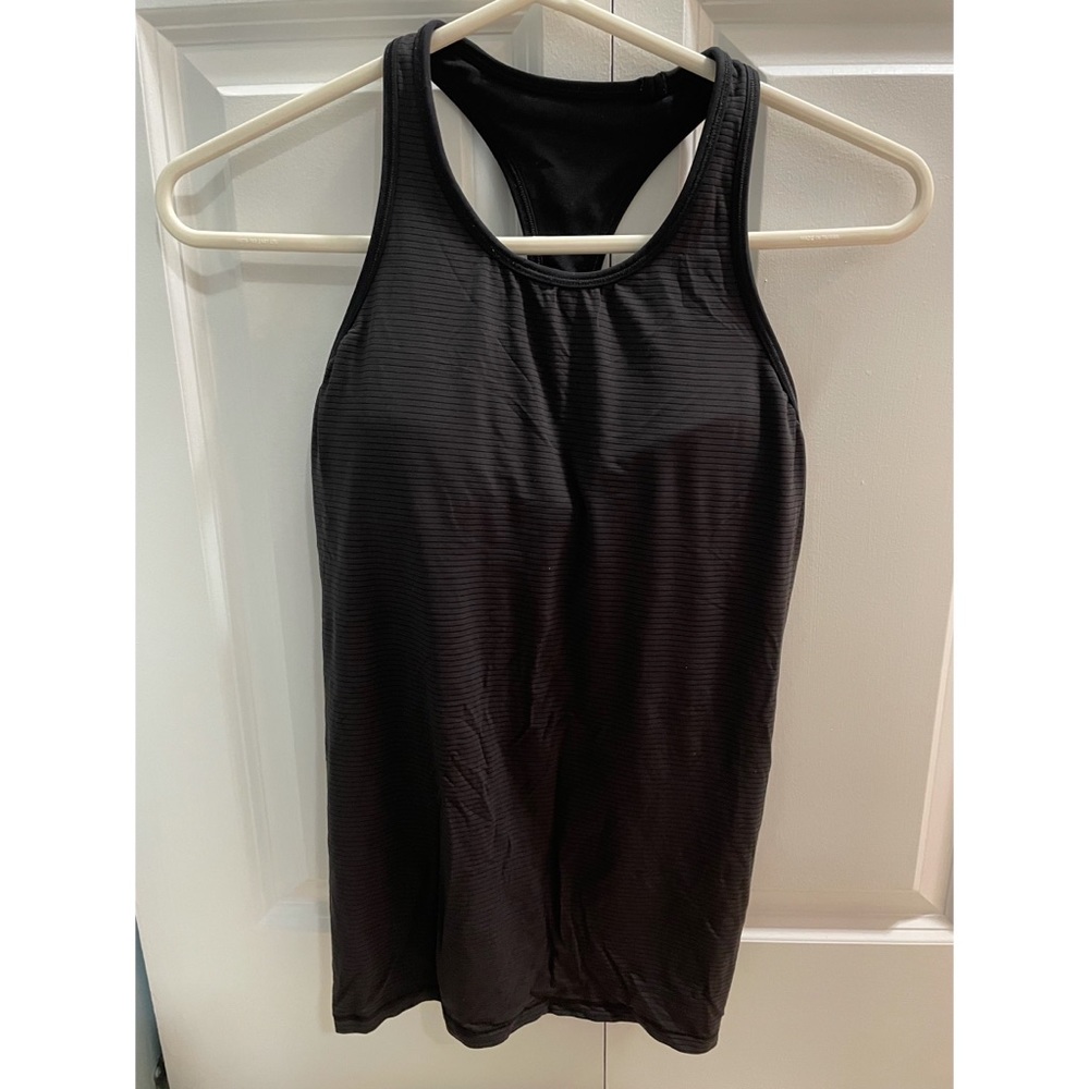 Womens lululemon tank w/ built in bra